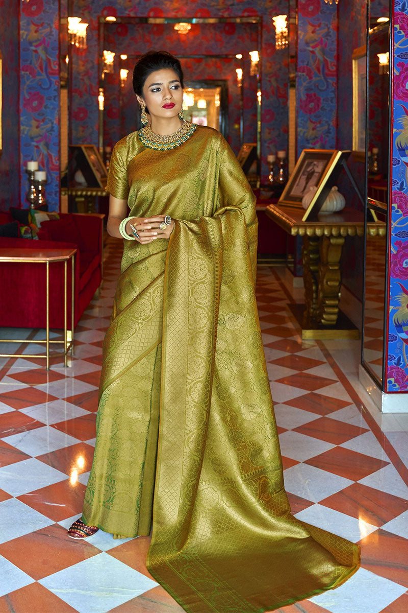 Trendy Green Kanjivaram Silk Saree With Magnetic Blouse Piece