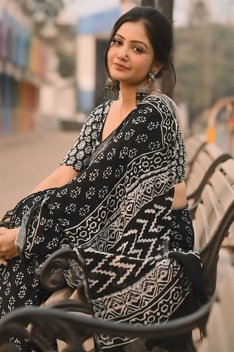Improbable 1-Minute Ready To Wear Black Cotton Saree