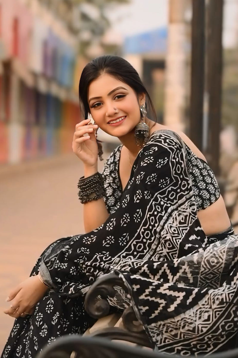 Improbable 1-Minute Ready To Wear Black Cotton Saree