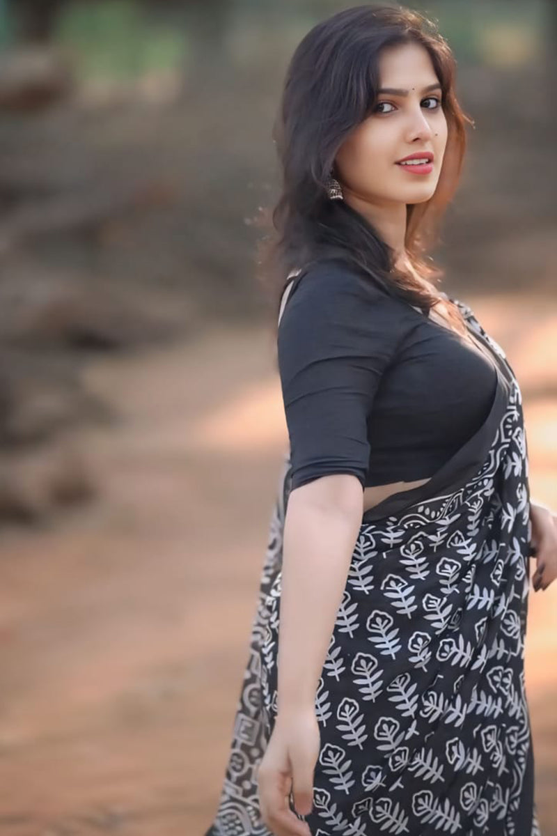 Woebegone 1-Minute Ready To Wear Black Cotton Saree