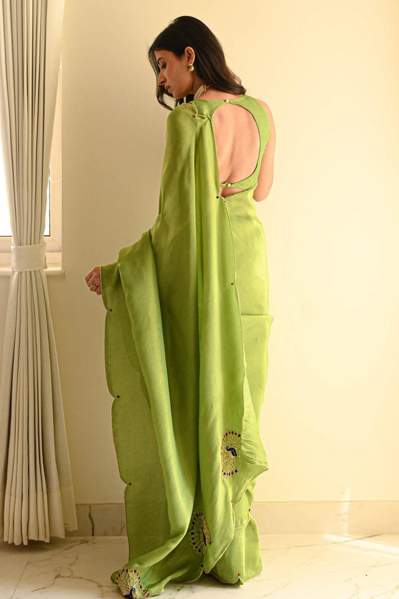 Conflate Purple Fancy Silk Saree With Glamorous Blouse Piece