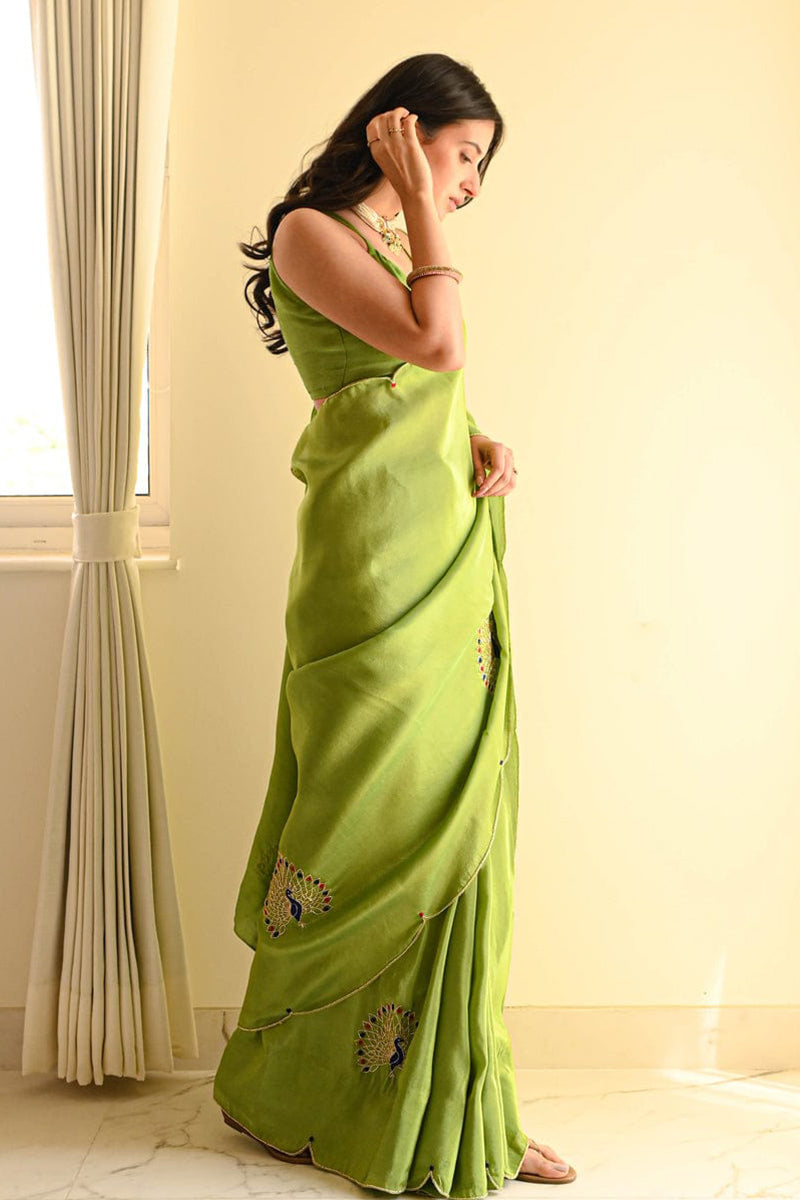 Conflate Purple Fancy Silk Saree With Glamorous Blouse Piece