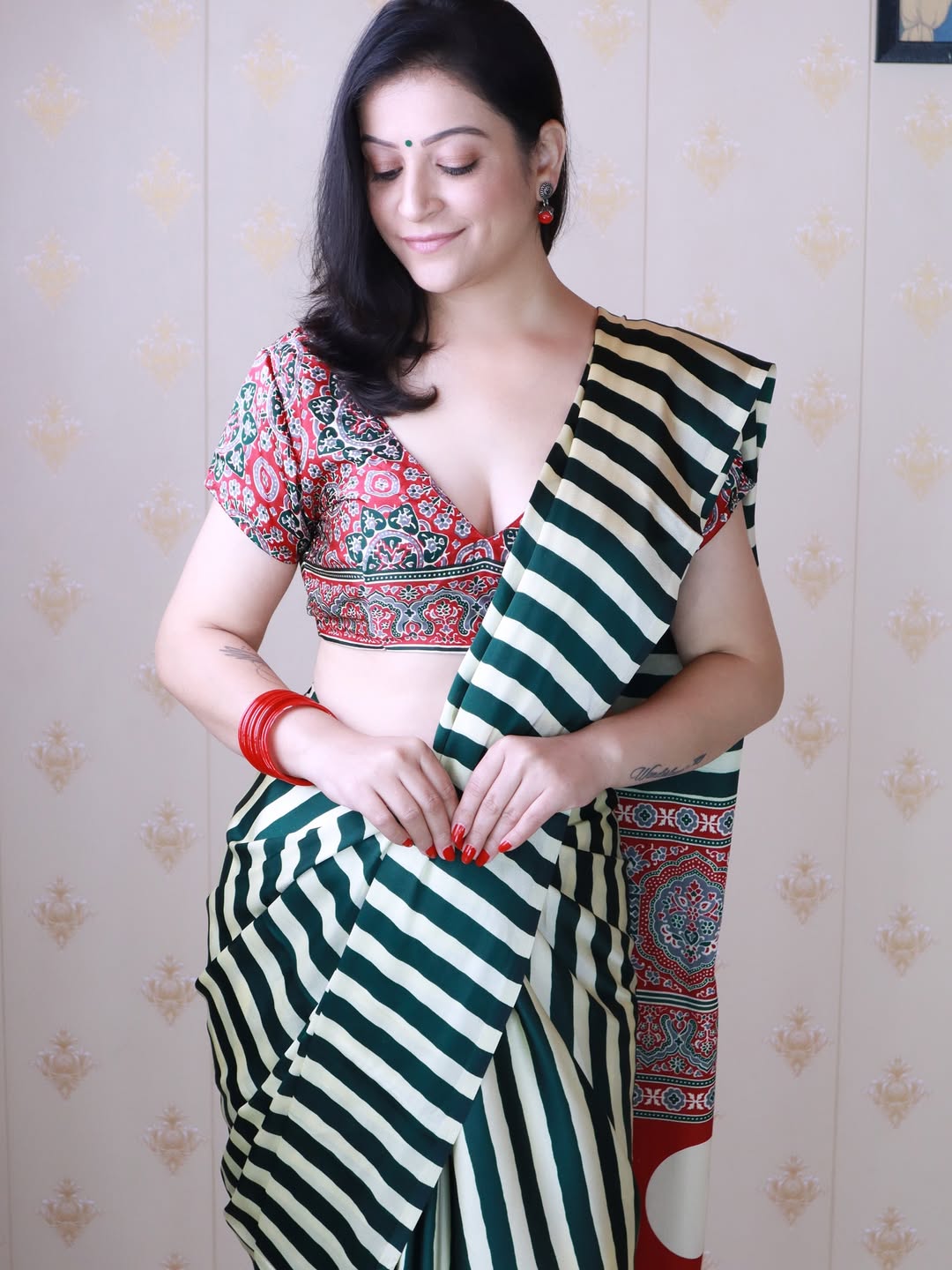 Gratifying Black And White 1 Minute Ready To Wear Premium Crape Silk Saree