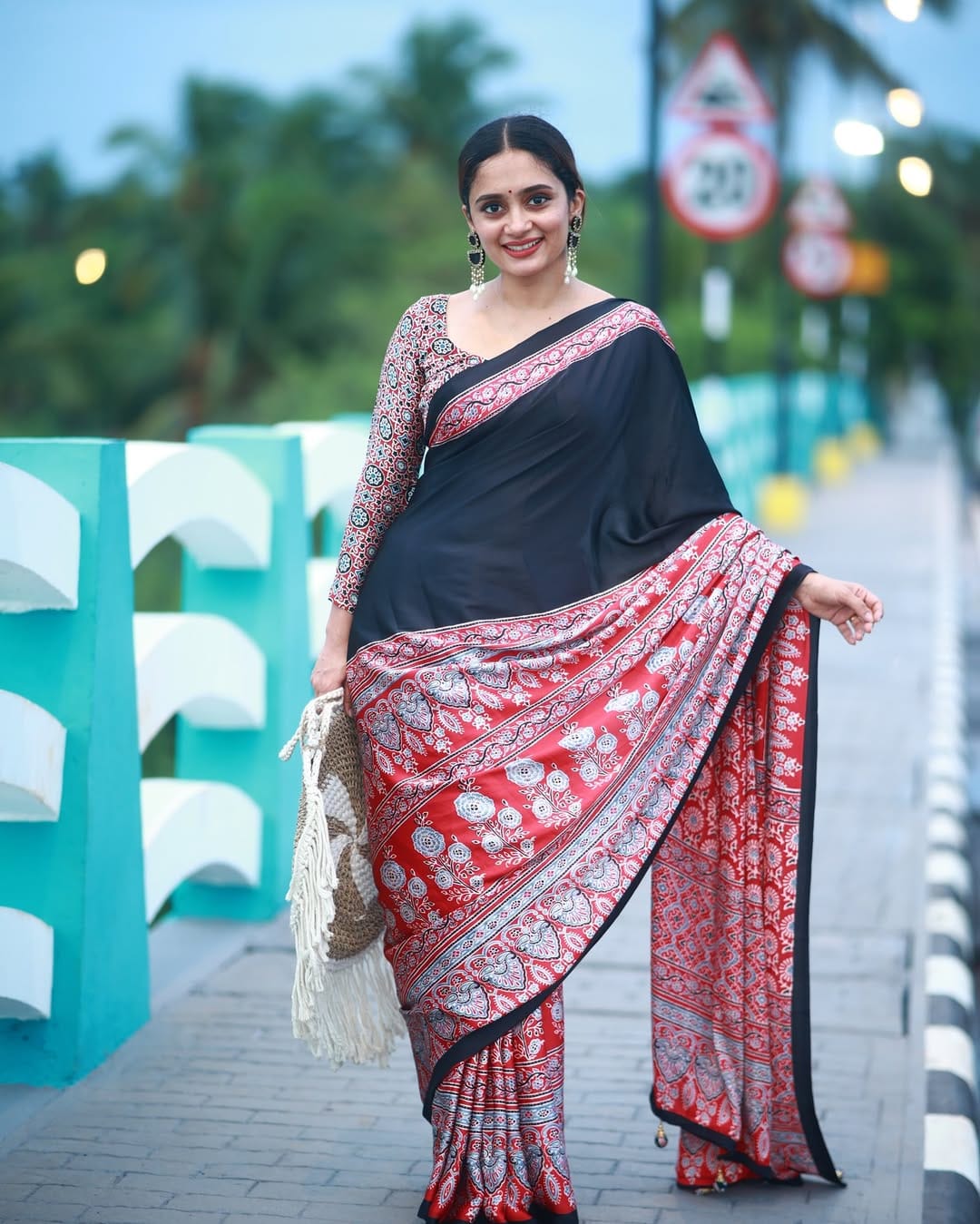 Alluring Black And Red 1 Minute Ready To Wear Premium Crape Silk Saree