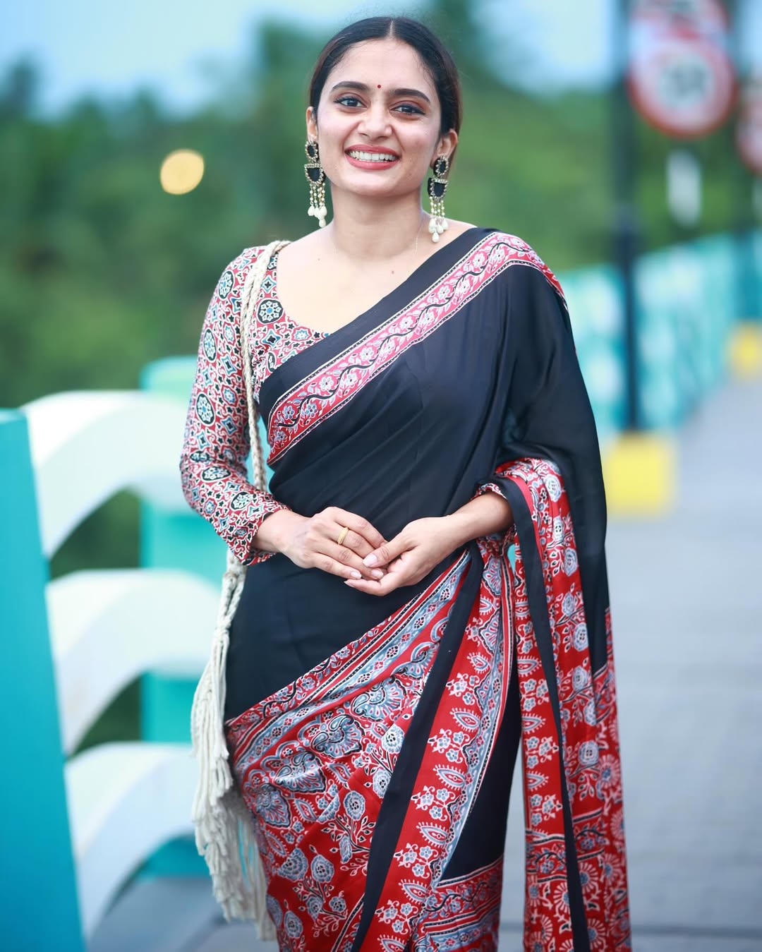 Alluring Black And Red 1 Minute Ready To Wear Premium Crape Silk Saree