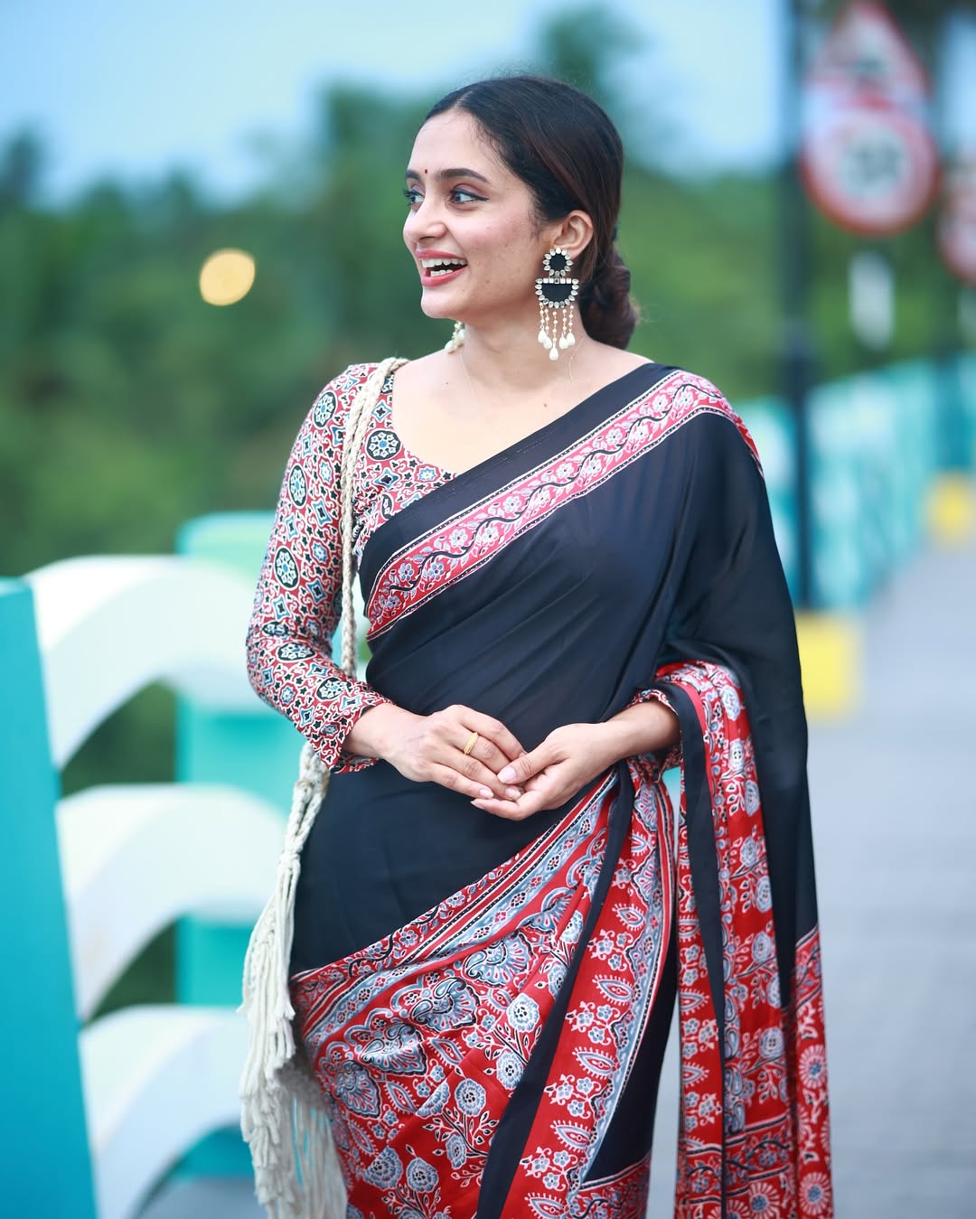 Alluring Black And Red 1 Minute Ready To Wear Premium Crape Silk Saree