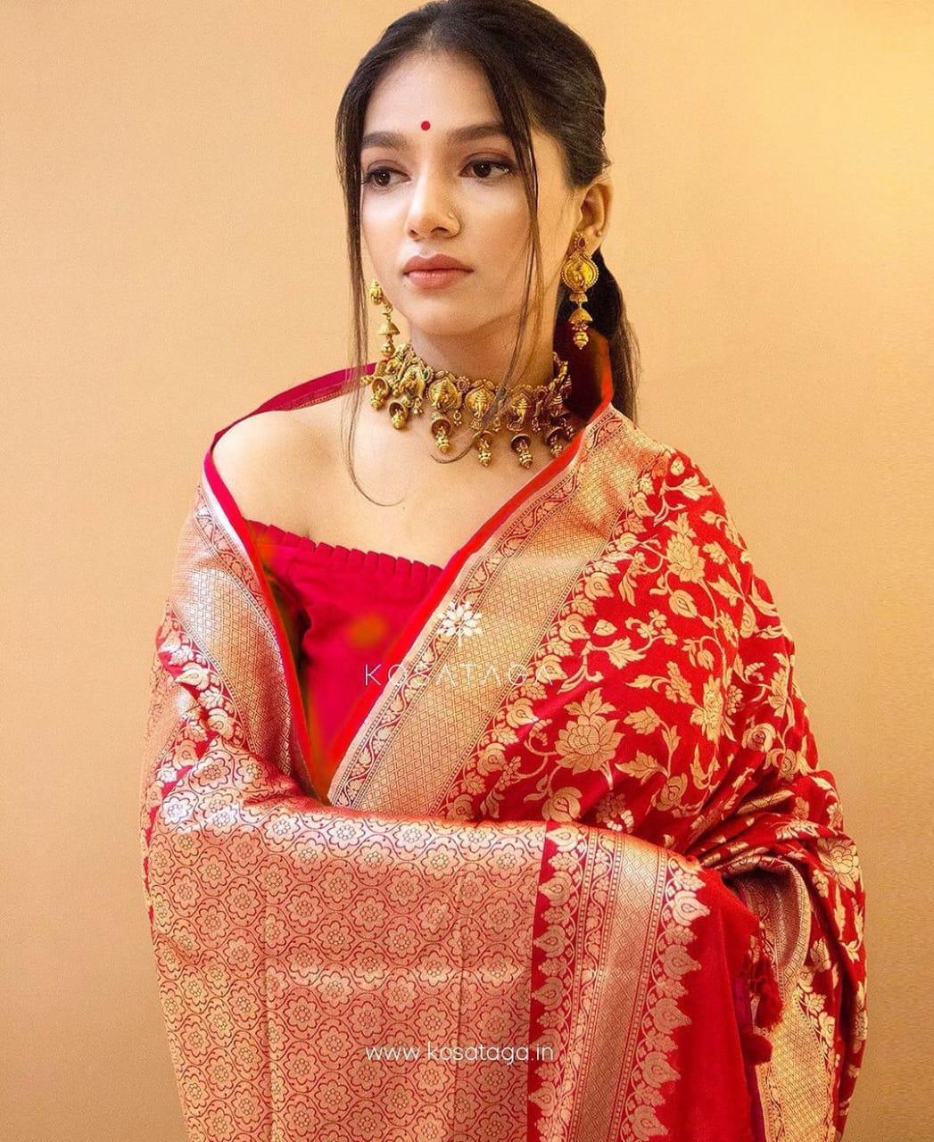 Trendy Red Color Soft Silk Saree With Blouse Piece