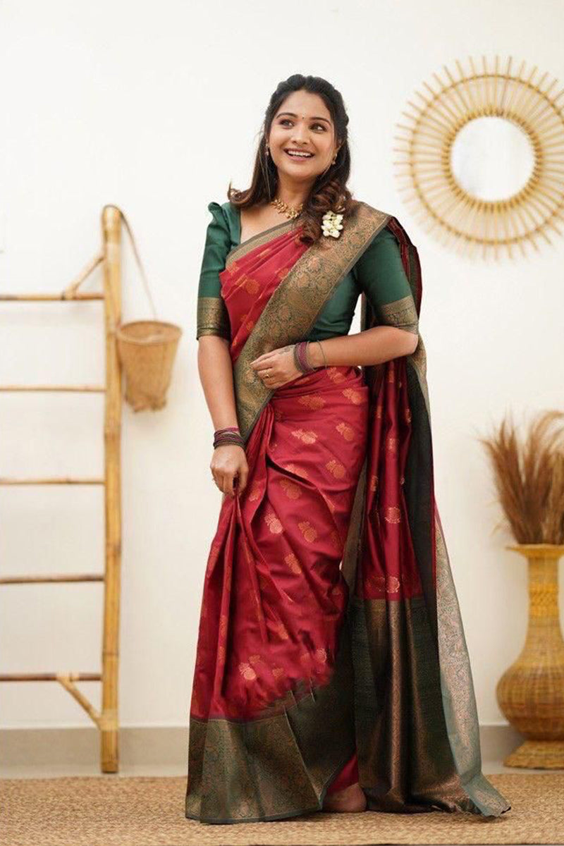 Admirable Red Soft Silk Saree With Engrossing Blouse Piece