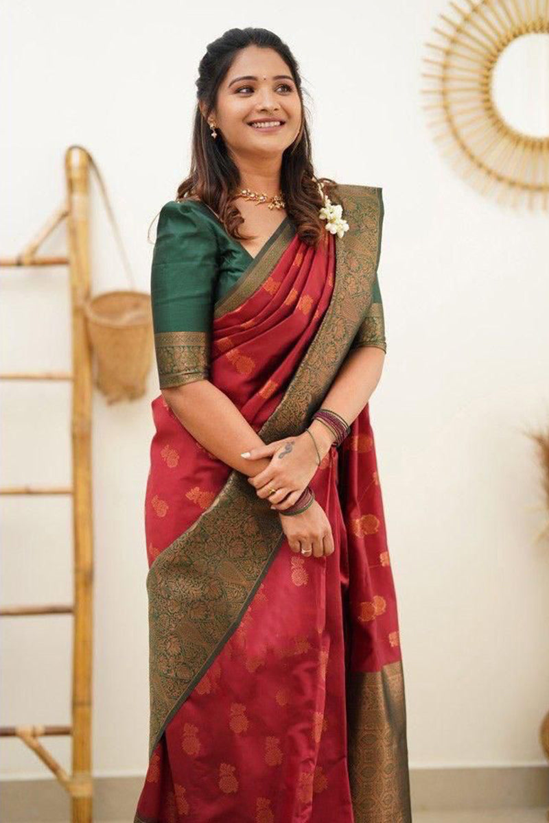 Admirable Red Soft Silk Saree With Engrossing Blouse Piece