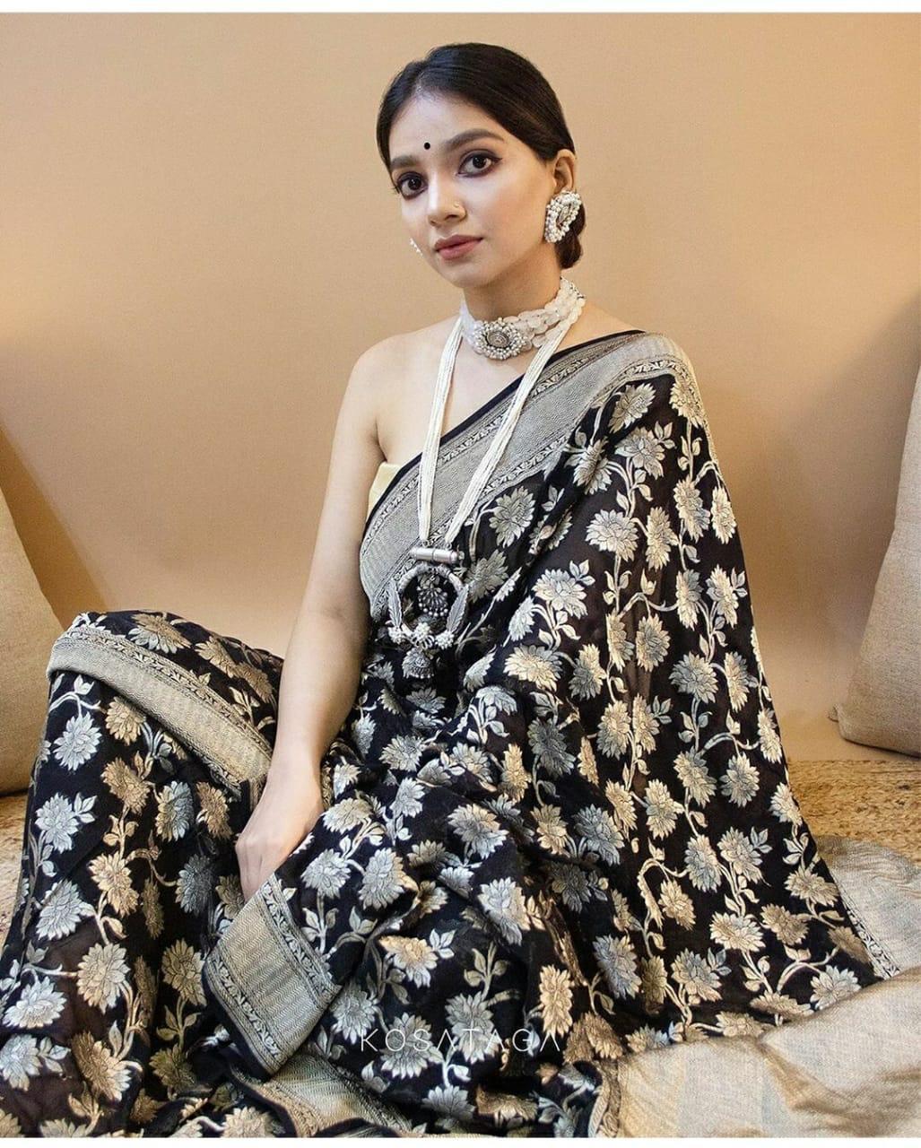 Buy Black Sarees for Women by Saree mall Online | Ajio.com