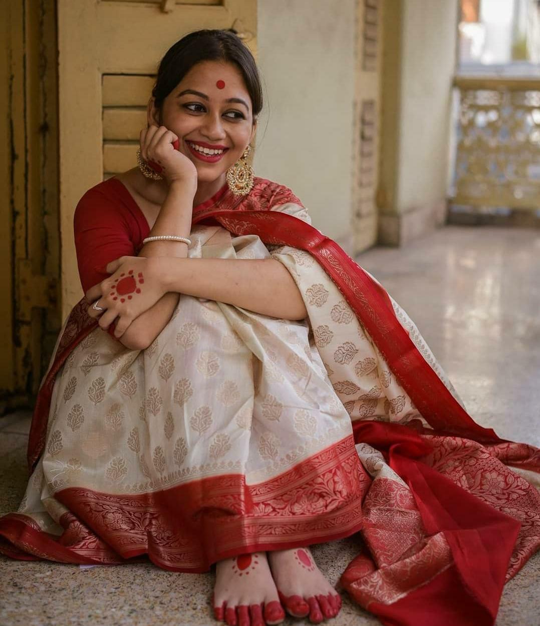 Appealing Beige Color Soft Banarasi Silk Saree With Blouse Piece