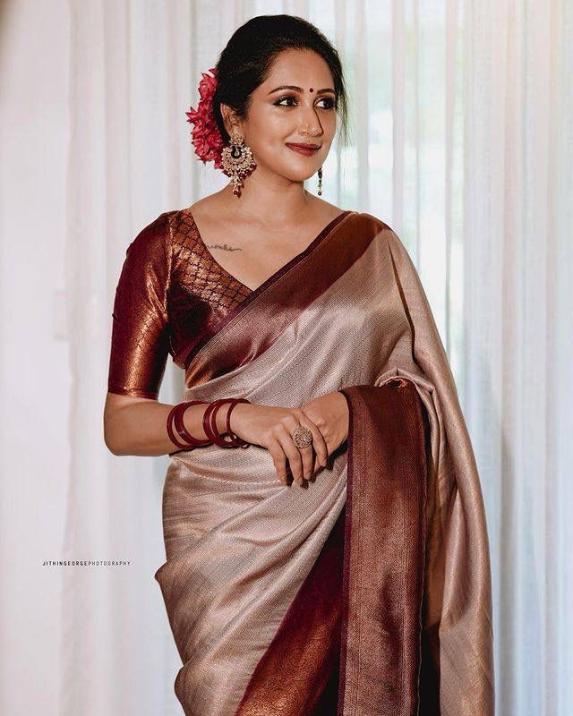 Amazing Beige Color Soft Banarasi Silk Saree With Blouse Piece